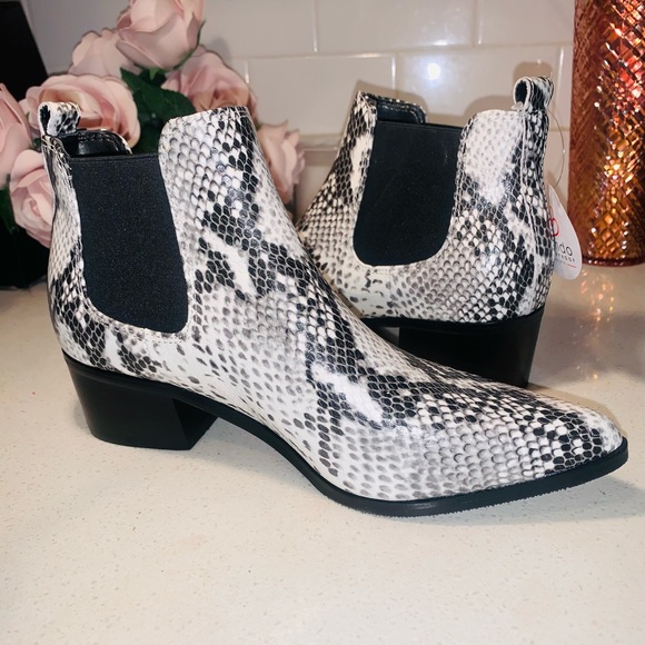 Blondo Emelia Snake Waterproof Chelsea Bootie - Picture 9 of 13